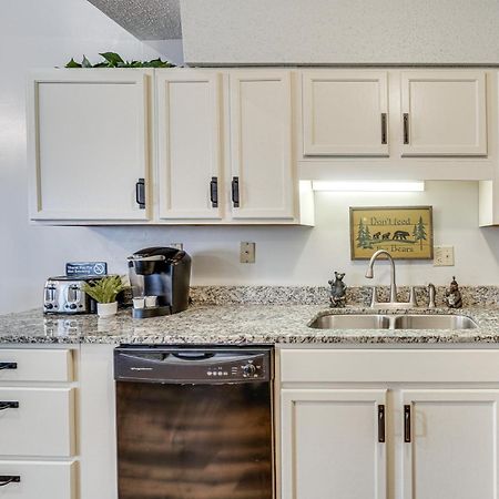 Downtown Gatlinburg Condo With Mountain-View Balcony Exterior photo