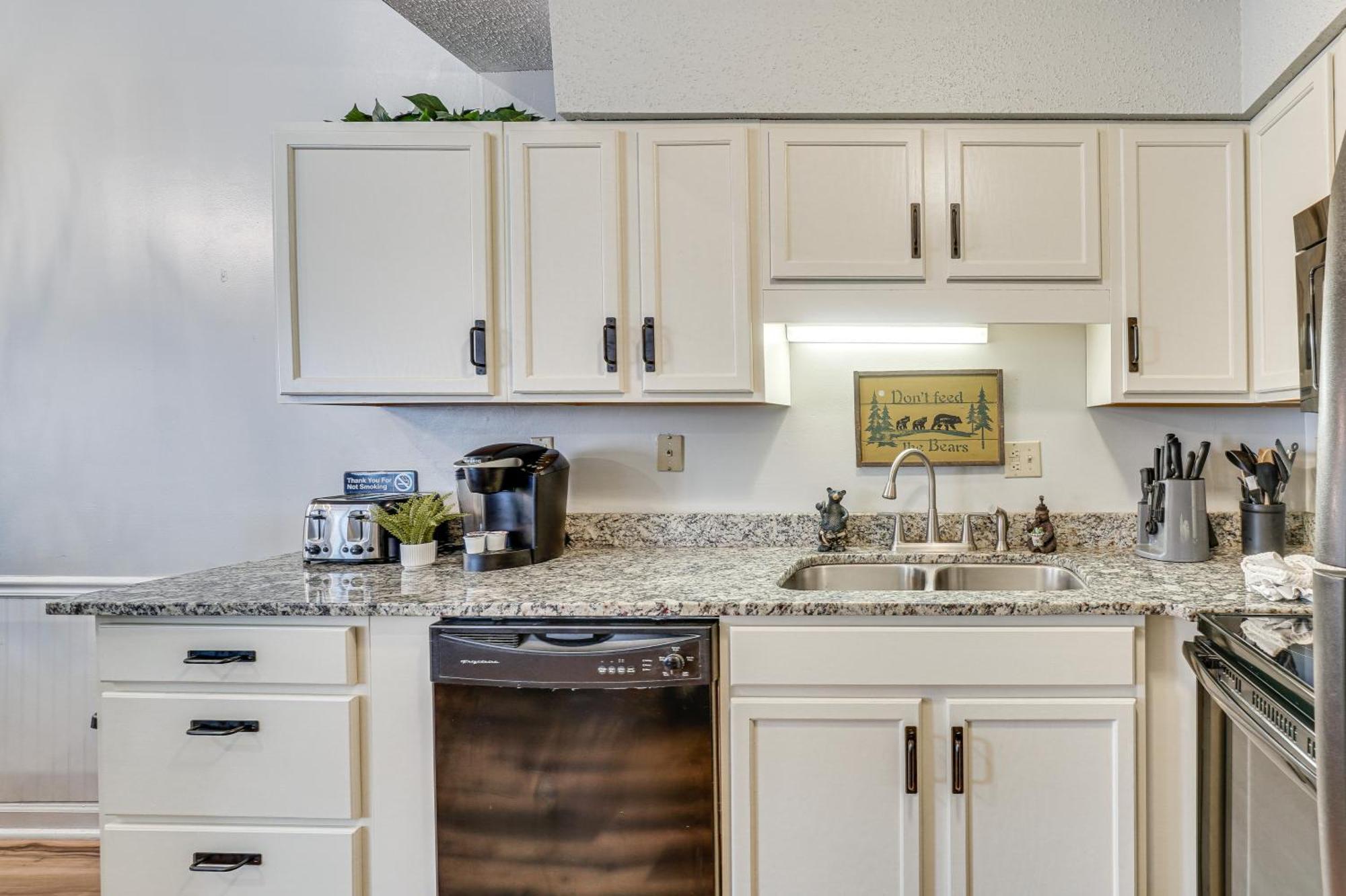 Downtown Gatlinburg Condo With Mountain-View Balcony Exterior photo