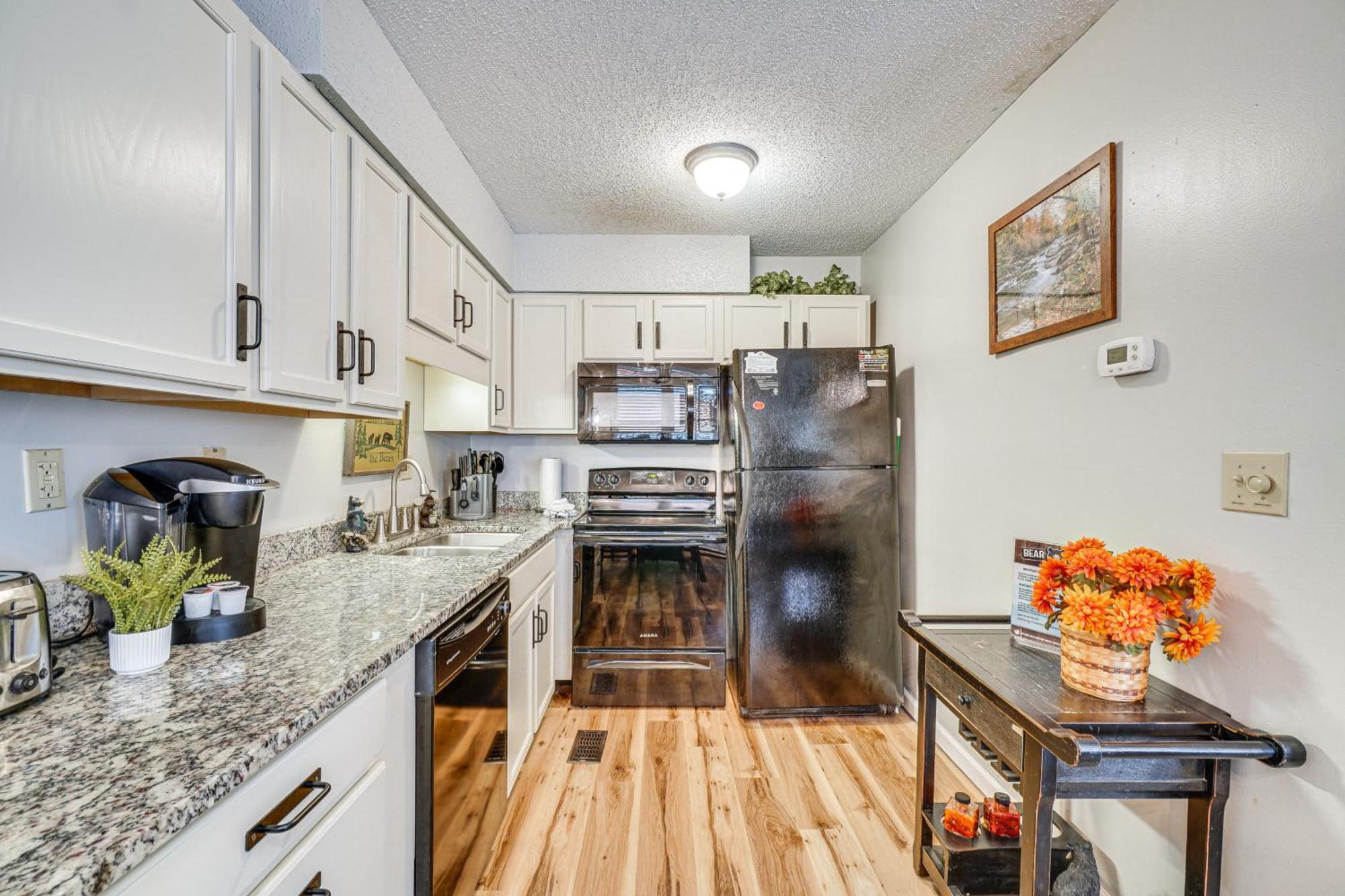 Downtown Gatlinburg Condo With Mountain-View Balcony Exterior photo