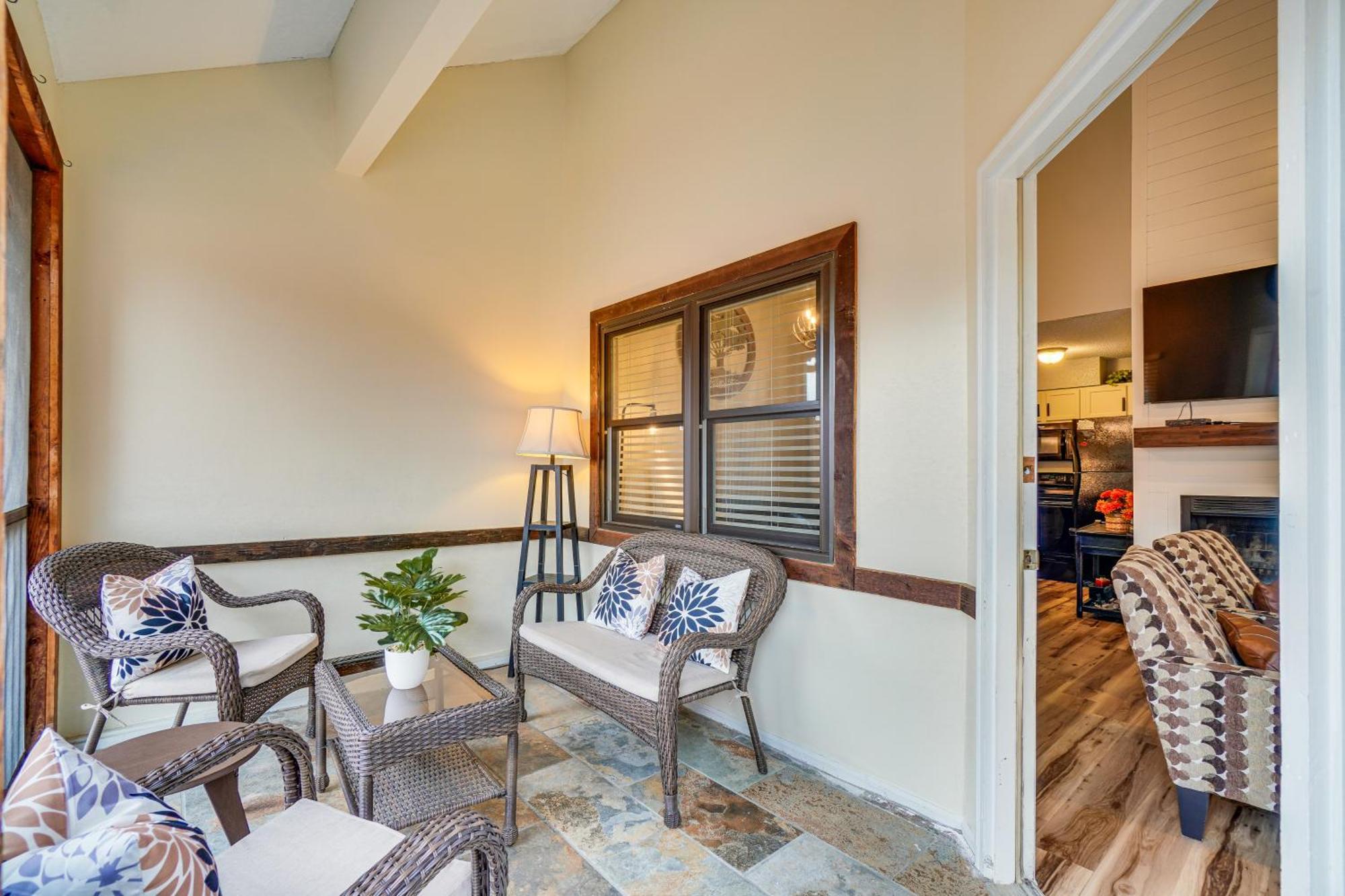 Downtown Gatlinburg Condo With Mountain-View Balcony Exterior photo