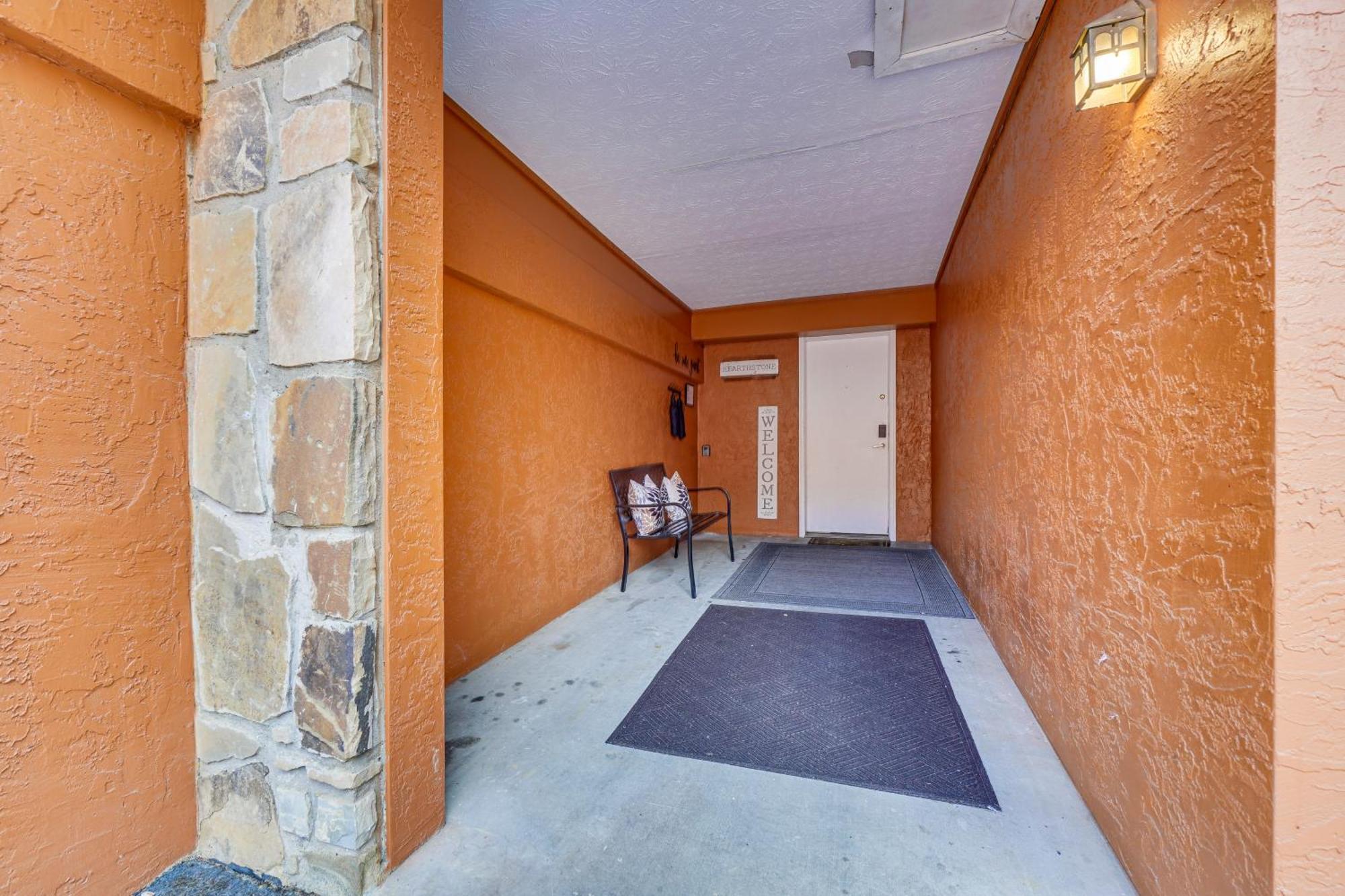 Downtown Gatlinburg Condo With Mountain-View Balcony Exterior photo